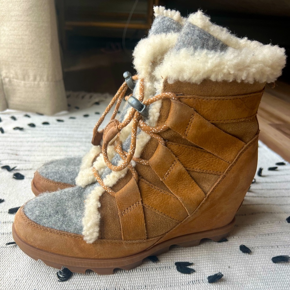 Sorel Joan Of Arctic Leather Wedges Size: 7.5
